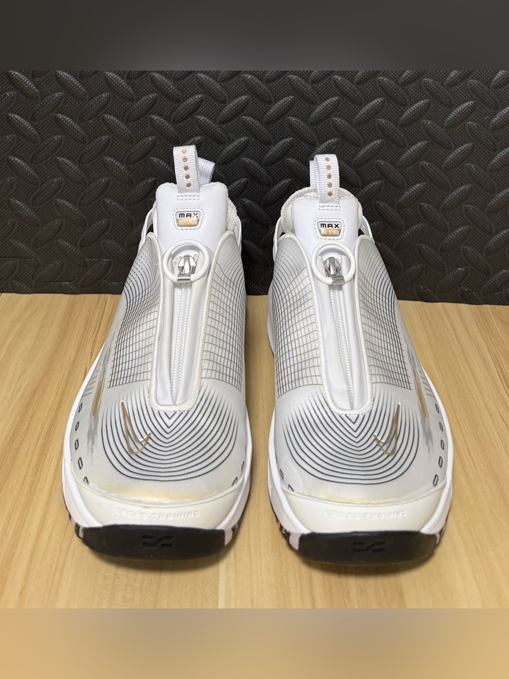 Nike Air Max Craze White Metallic Gold Black Sneakers FZ2089-100 Womens Size 9 - Picture 2 of 5